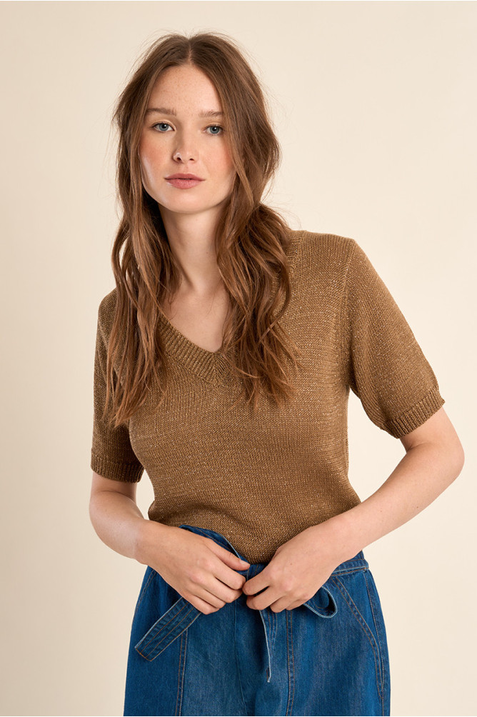 Short-sleeved knitted sweater
