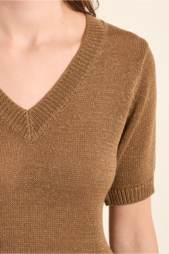 Short-sleeved knitted sweater