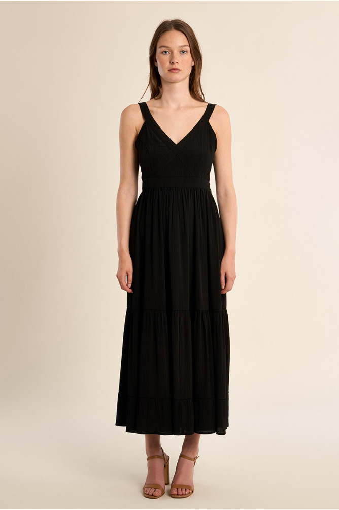 Vestido largo, de tirantes, detalle volantes.