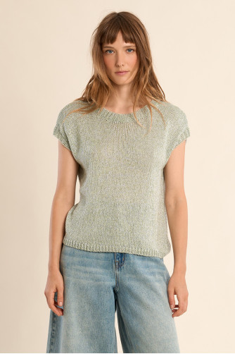 Sleeveless knitted sweater, round neck