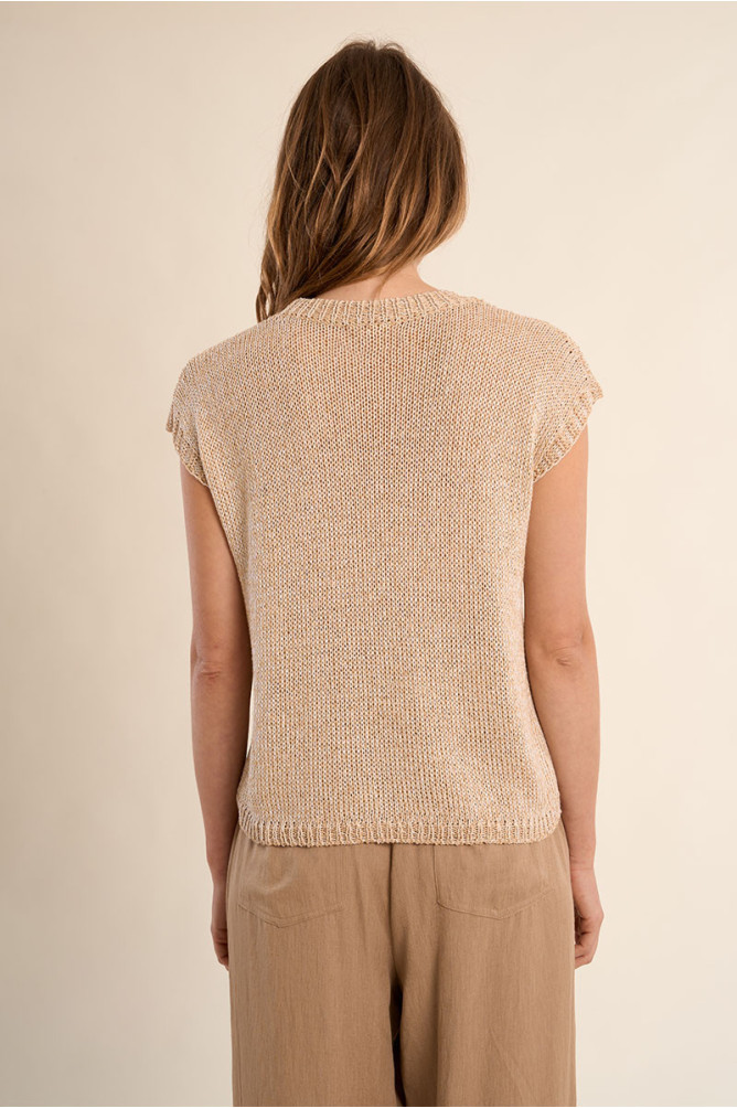 Sleeveless knitted sweater, round neck