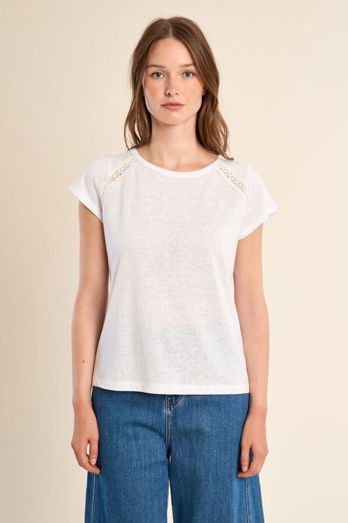 Camiseta de mujer de manga corta, detalles bordados.
