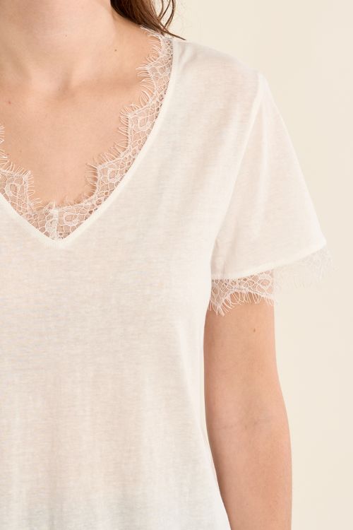 Basic T-shirt, lace detail