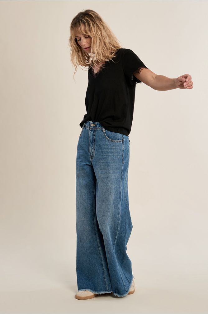 Basic T-shirt, lace detail