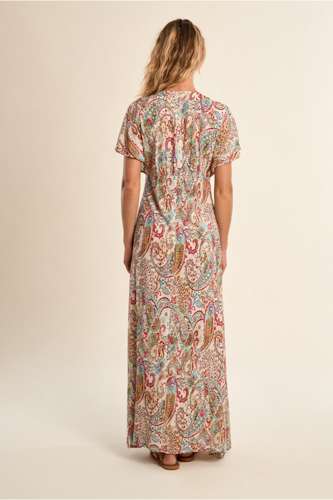 Vestido largo, de manga corta, con estampado.