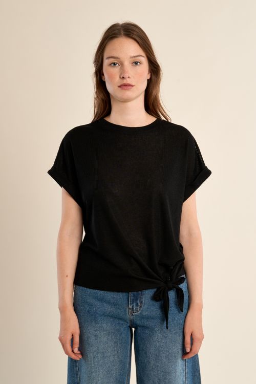 Camiseta de mujer de manga corta, detalle lazada.