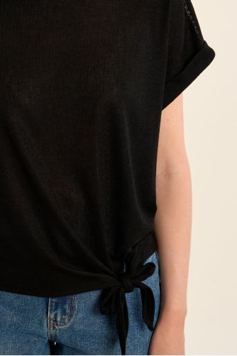 Camiseta de mujer de manga corta, detalle lazada.