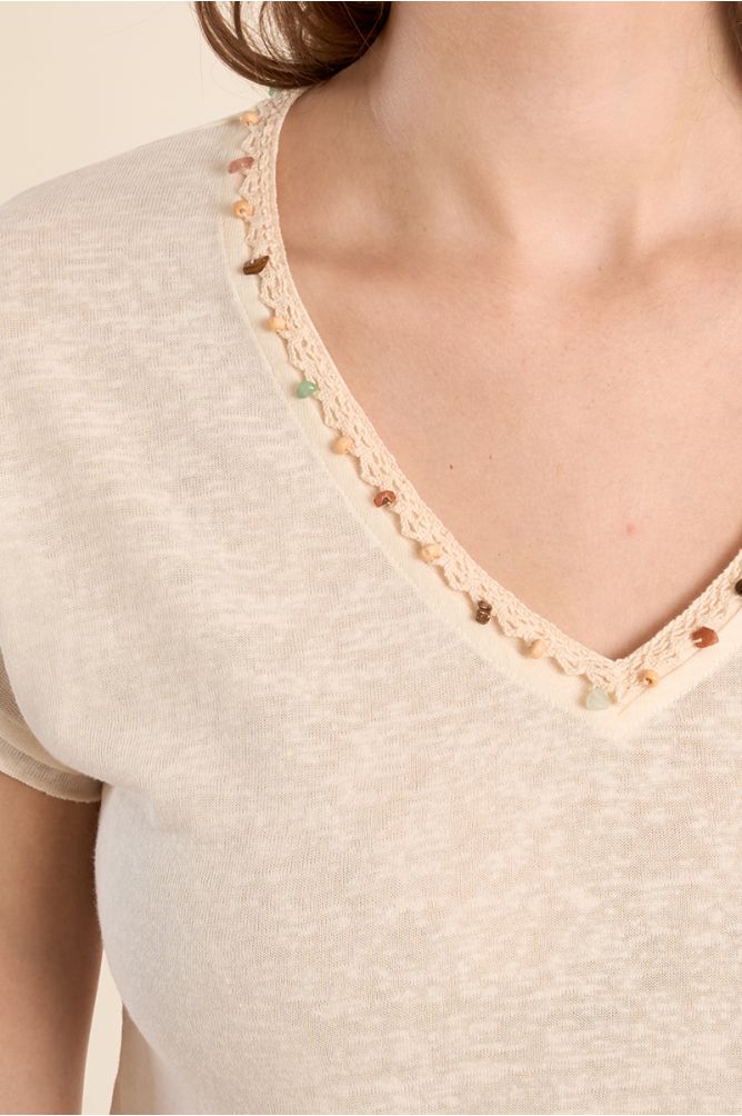 V-neck T-shirt, with embroidery and beading