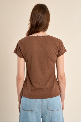 V-neck T-shirt, with embroidery and beading