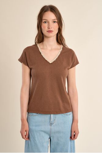 T-shirt col V, avec broderie et perles