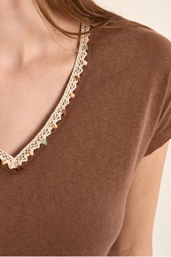 V-neck T-shirt, with embroidery and beading