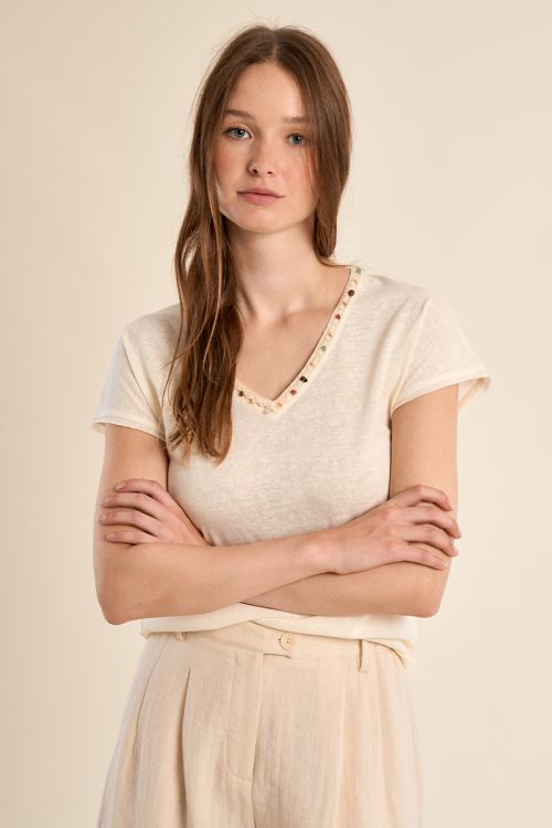 V-neck T-shirt, with embroidery and beading