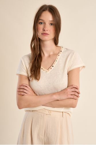 V-neck T-shirt, with embroidery and beading