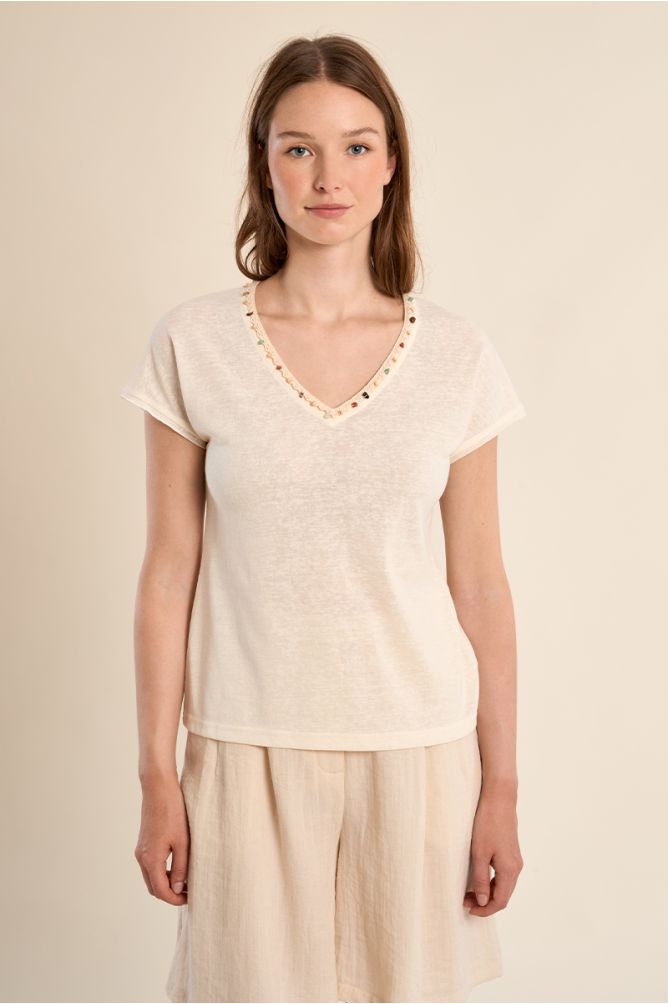 V-neck T-shirt, with embroidery and beading