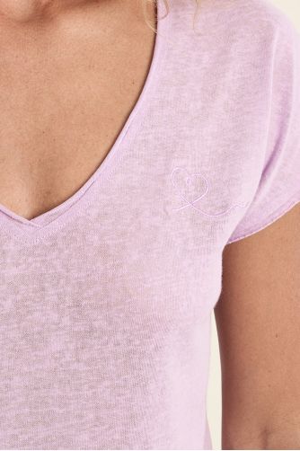 V-neck T-shirt