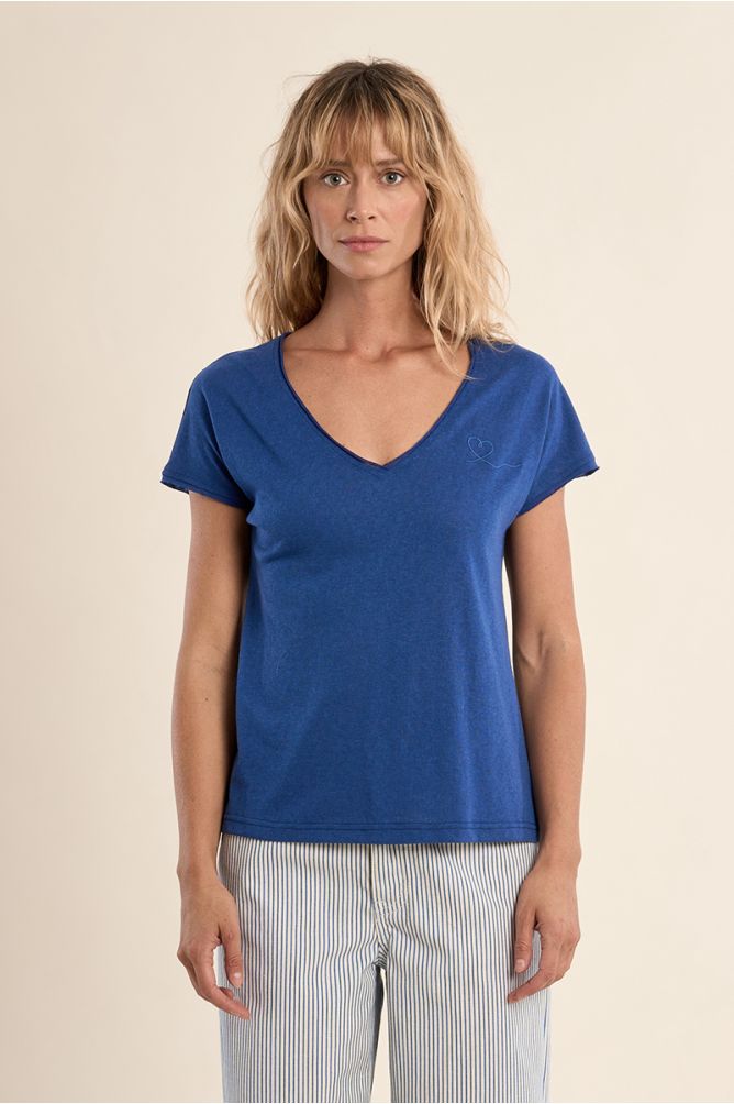 V-neck T-shirt