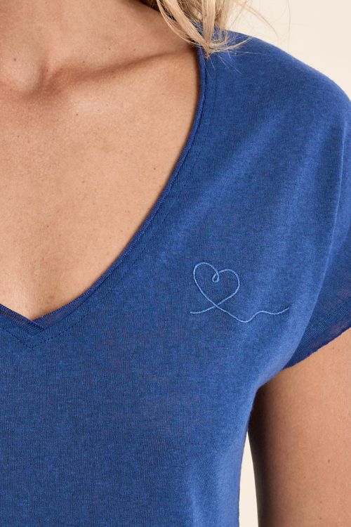 V-neck T-shirt
