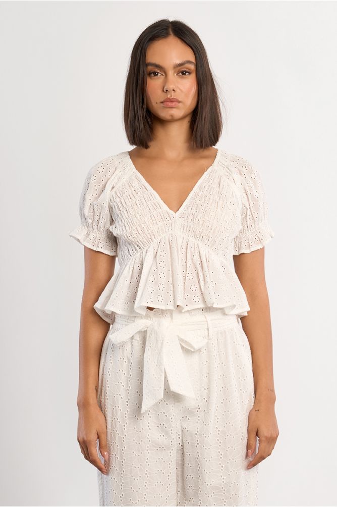 Top court en broderie anglaise