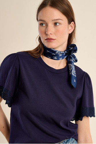 Pañuelo de mujer con estampado paisley.