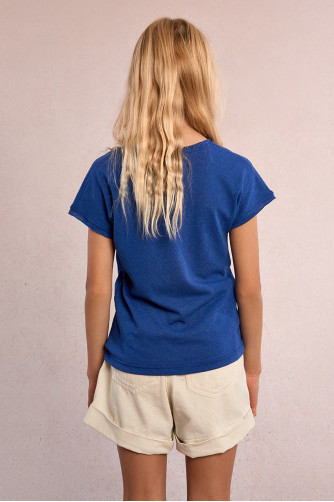 Camiseta de niña de manga corta, corazón bordado.