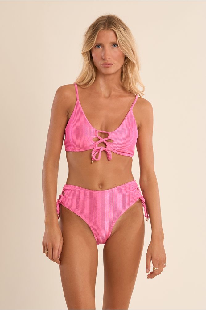 Top de bikini tipo bralette triangular, detalle lazada.