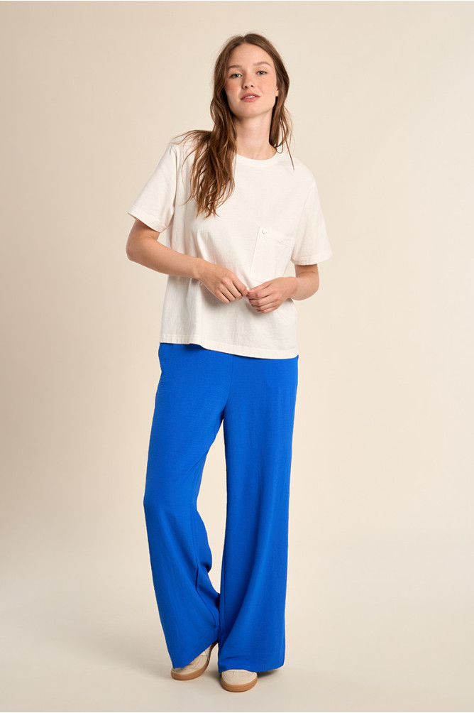 High-waisted, flowing trousers
