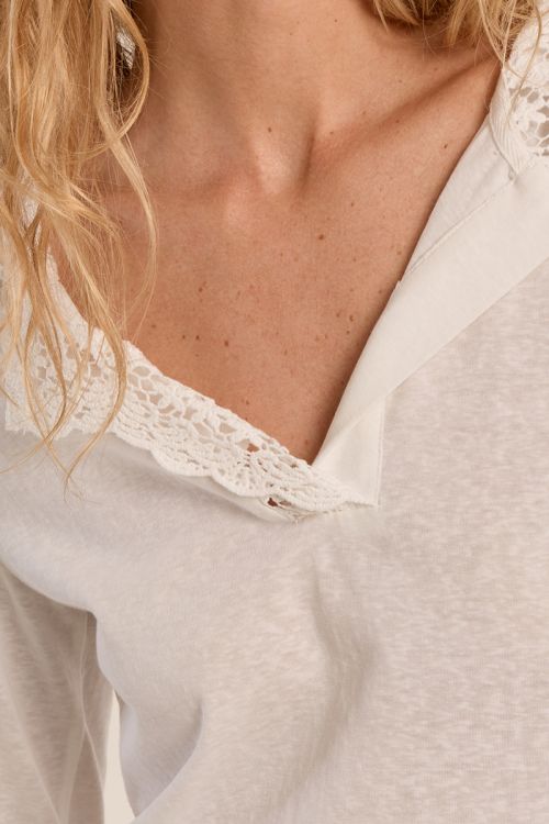 T-shirt manches longues, capuche en dentelle