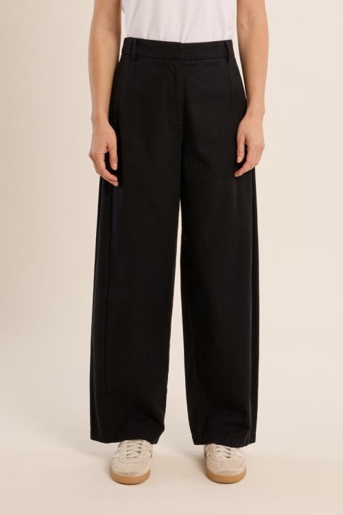 Cotton trousers, barrel cut