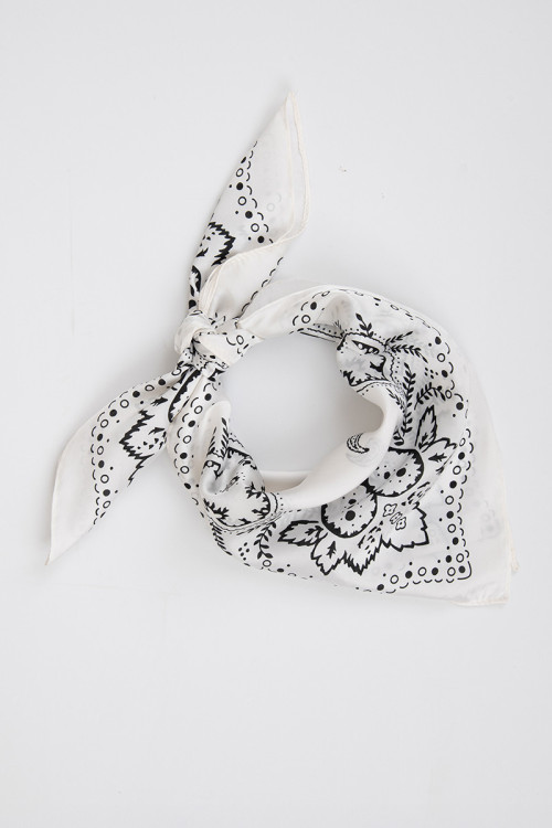 Pañuelo de mujer con estampado paisley.