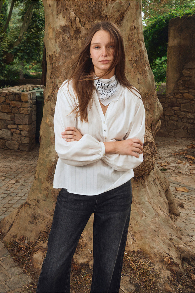 Pañuelo de mujer con estampado paisley.