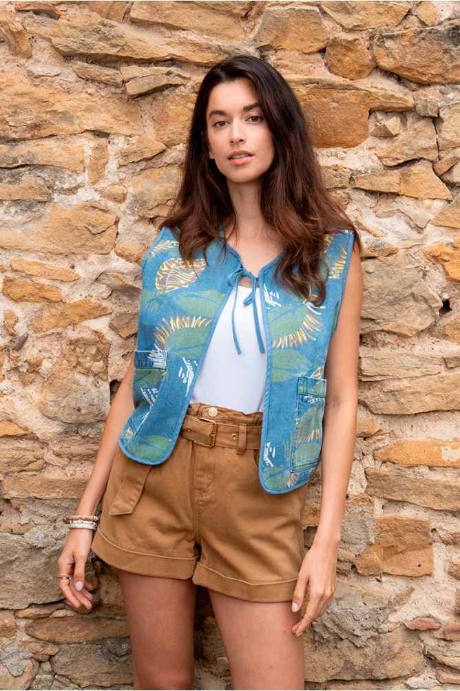 High-waisted shorts, paperbag