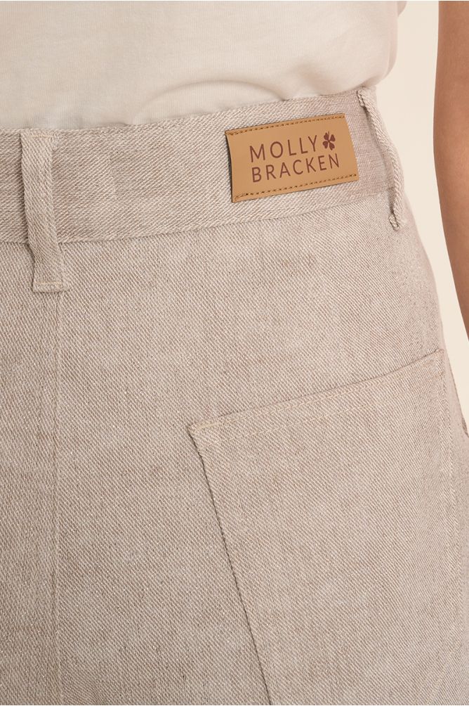 Short de mujer corto, tiro alto.