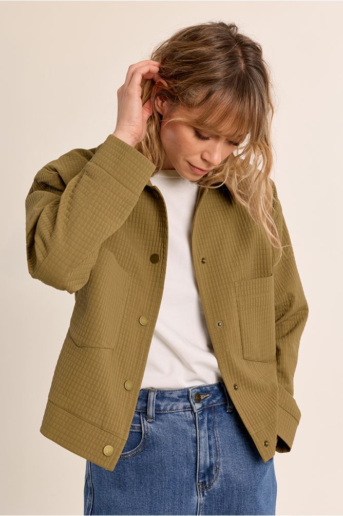 Chaqueta de mujer de manga larga, detalle bolsillos.