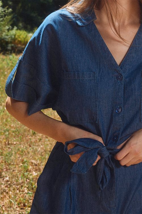 Combinaison short nouable à la taille