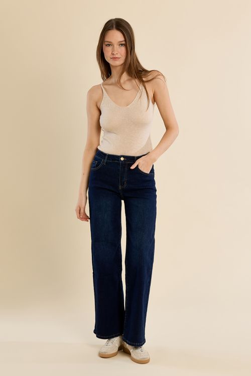 Close-fitting mesh tank top