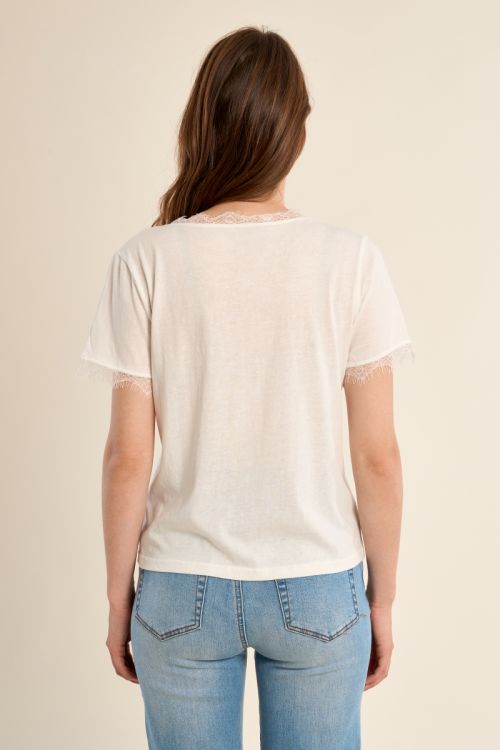 Camiseta de mujer de manga corta, detalle encaje.