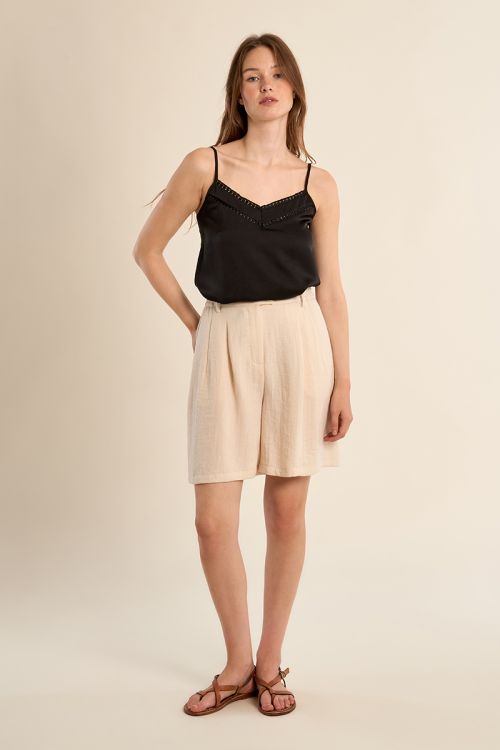 Top de mujer lencero, detalle en el escote