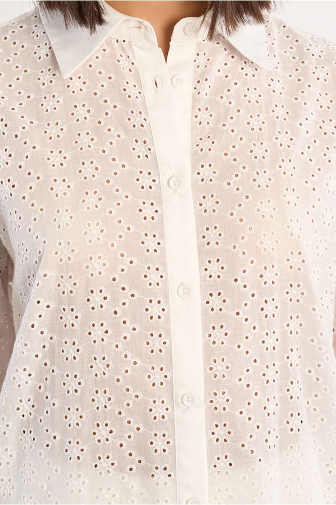 Camisa de mujer de manga larga, detalle flores.
