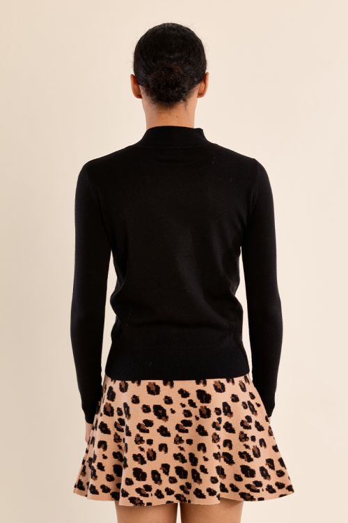 Pull en maille fine, détail nœud