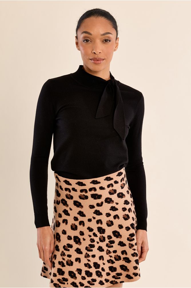 Pull en maille fine, détail nœud