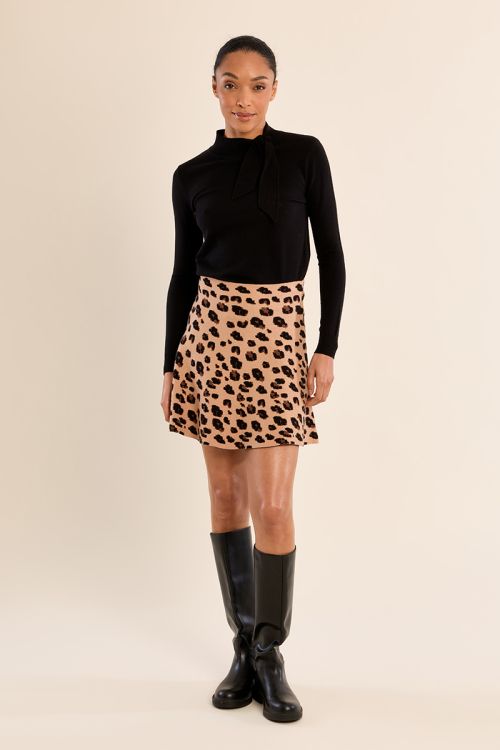 Pull en maille fine, détail nœud
