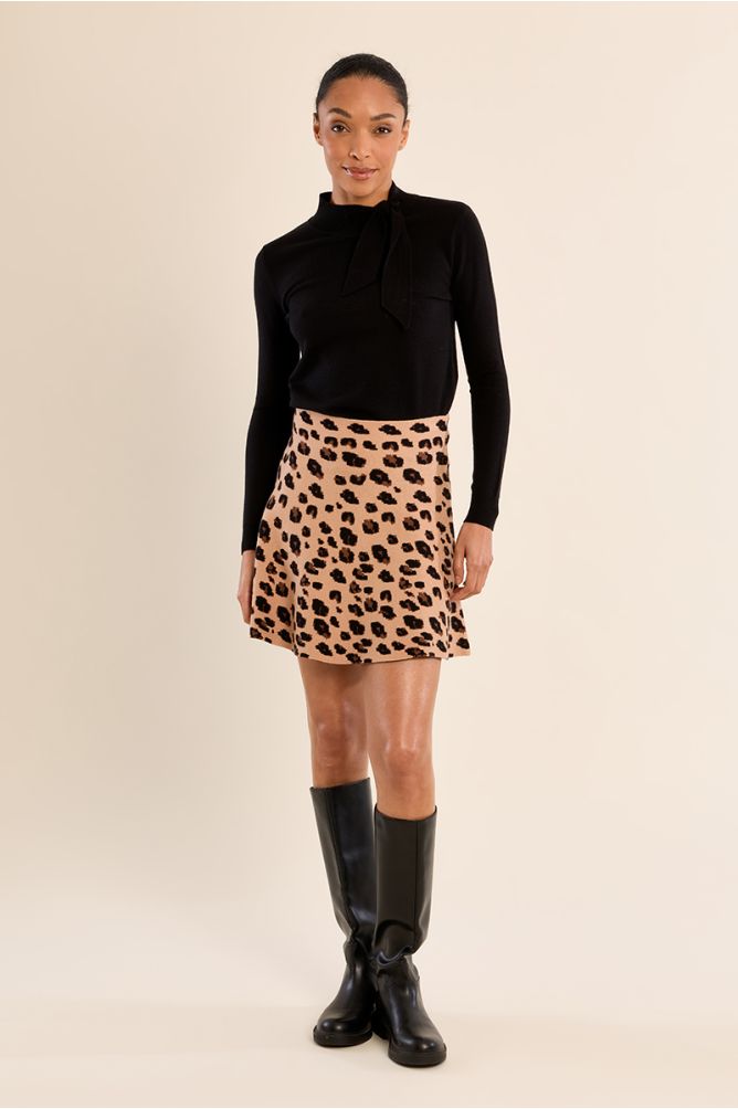 Pull en maille fine, détail nœud