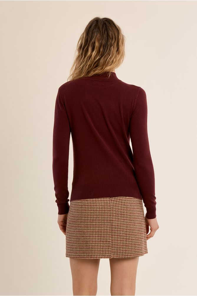 Pull en maille fine, détail nœud