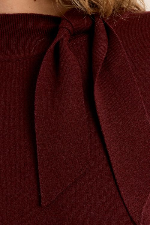 Fine knit sweater, bow detail