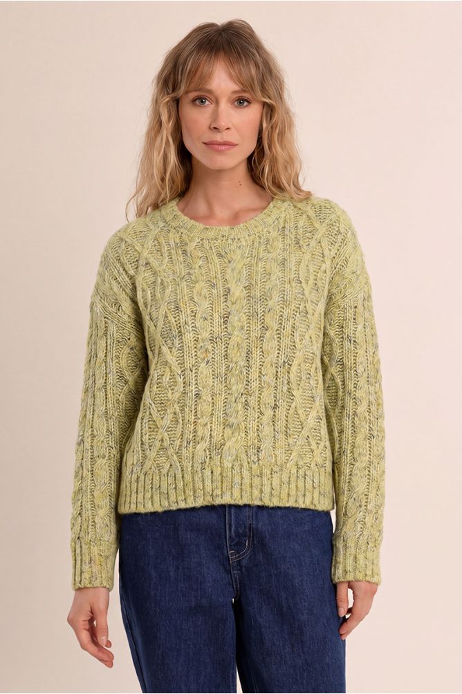 Pull en maille tressé court