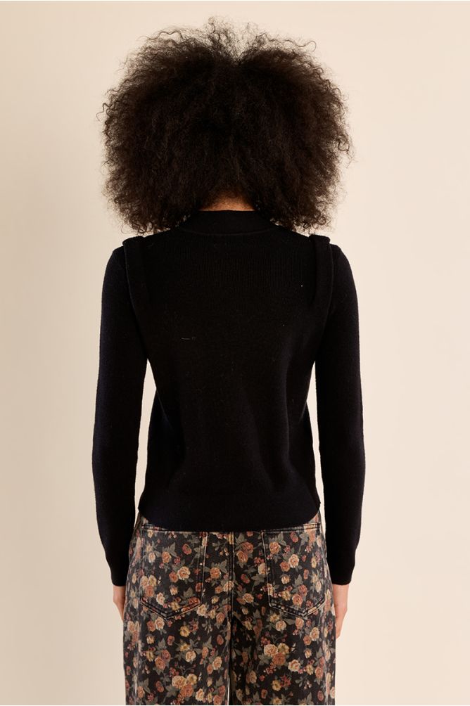 Thin sweater with high collar
