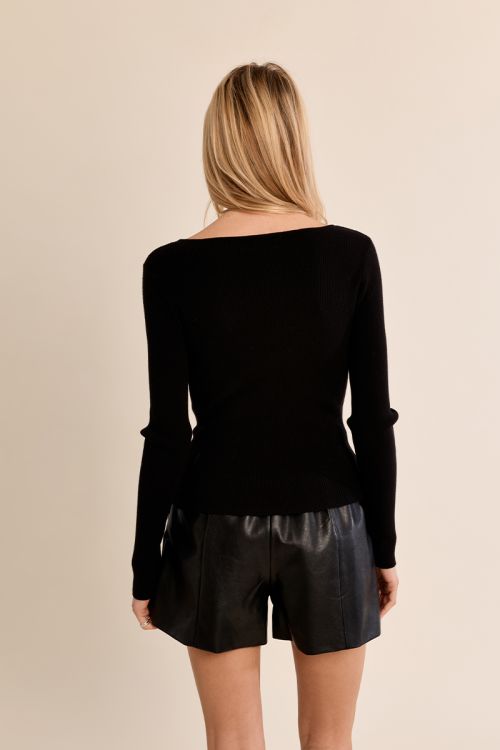 Pull fin côtelé, boutons fantaisie