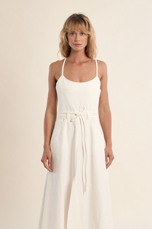 Vestido midi, de tirantes, con lazada.