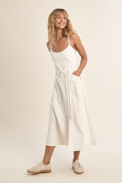 Vestido midi, de tirantes, con lazada.