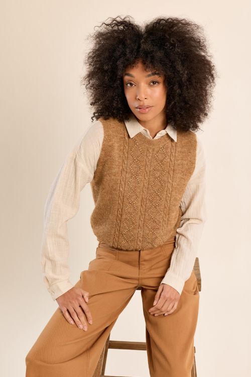 Sleeveless round neck sweater